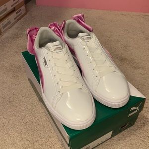 NEW Puma white sneakers with pink Ribbons Woman7.5
